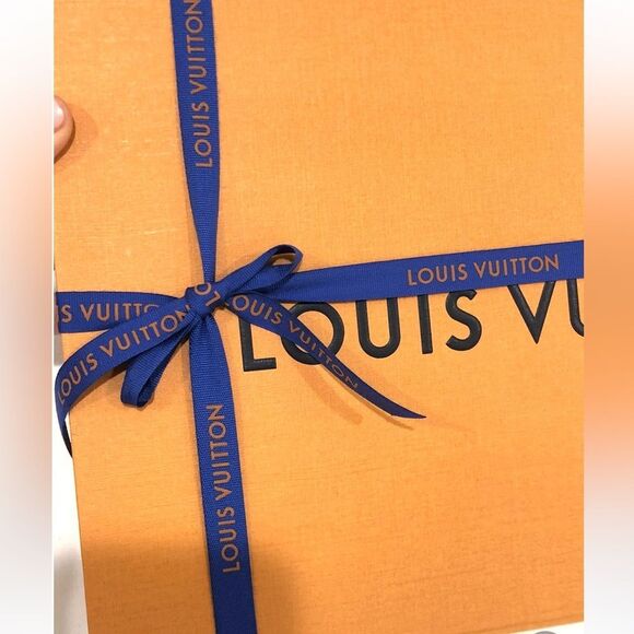 Louis Vuitton Box and ribbon - Picture 5 of 7
